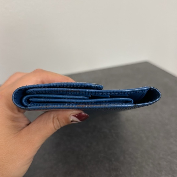 Preloved Louis Vuitton blue epi Sarah wallet - Picture 12 of 14